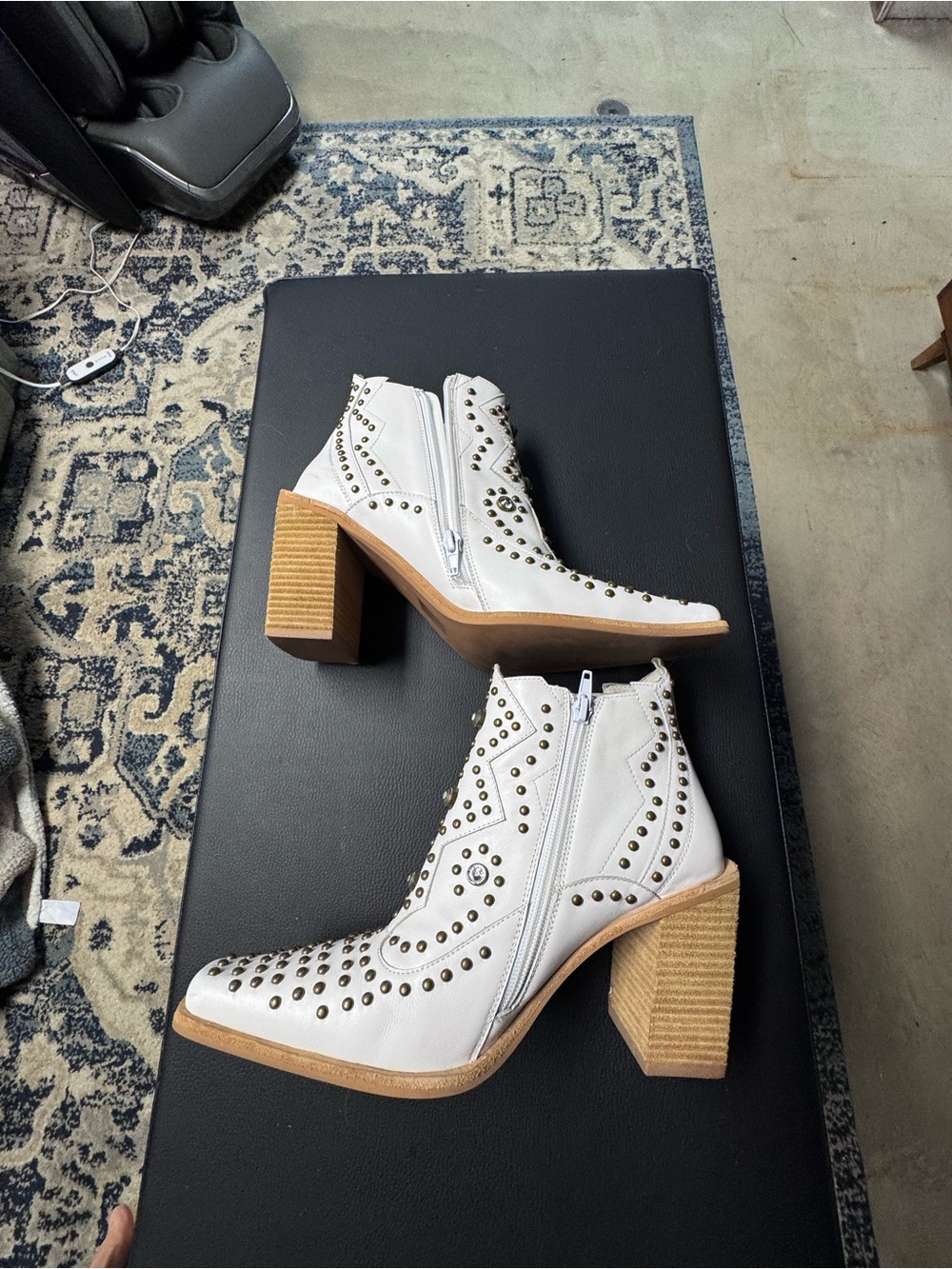 Jeffrey Campbell White Studded Western Ankle Boots - size 9 - Picture 6 of 8